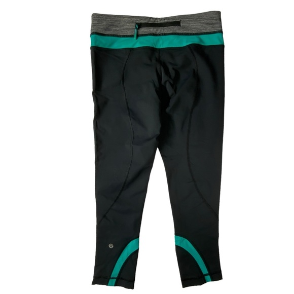 Lululemon Women's Black and Teal Capri Leggings - Picture 6 of 6